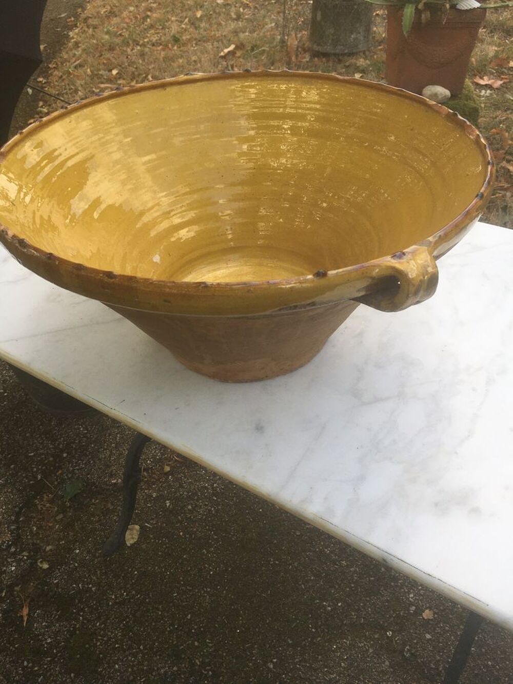 Gr&eacute;salle en terre cuite verniss&eacute;e jaune / pot / Tian (GL) Décoration