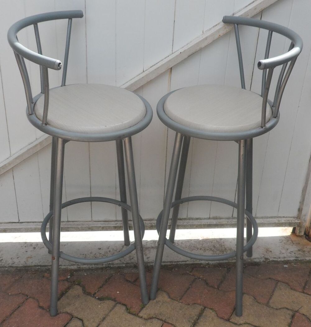 2 Chaises hautes m&eacute;tal assise en bois tournant sur roulement Cuisine