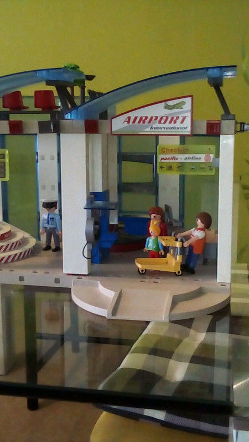 Playmobil a&eacute;roport + passerelle d'embarquement Jeux / jouets