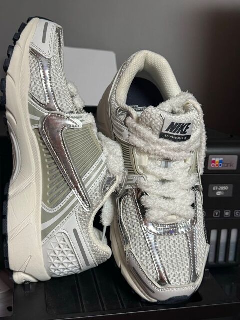 Nike Zoom Vomero 5 �  Neuf �  Taille 42 �  Style Urbain / Sport 100 Lille (59)
