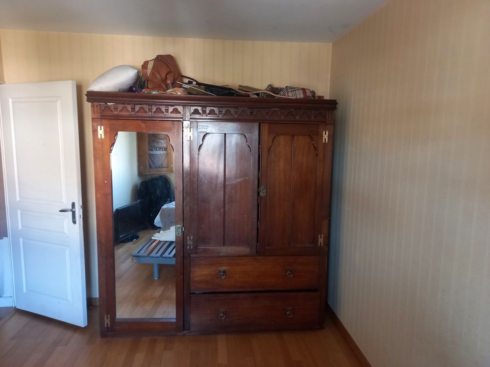 Armoire anglaise &agrave; donner, cause d&eacute;m&eacute;nagement, . Meubles