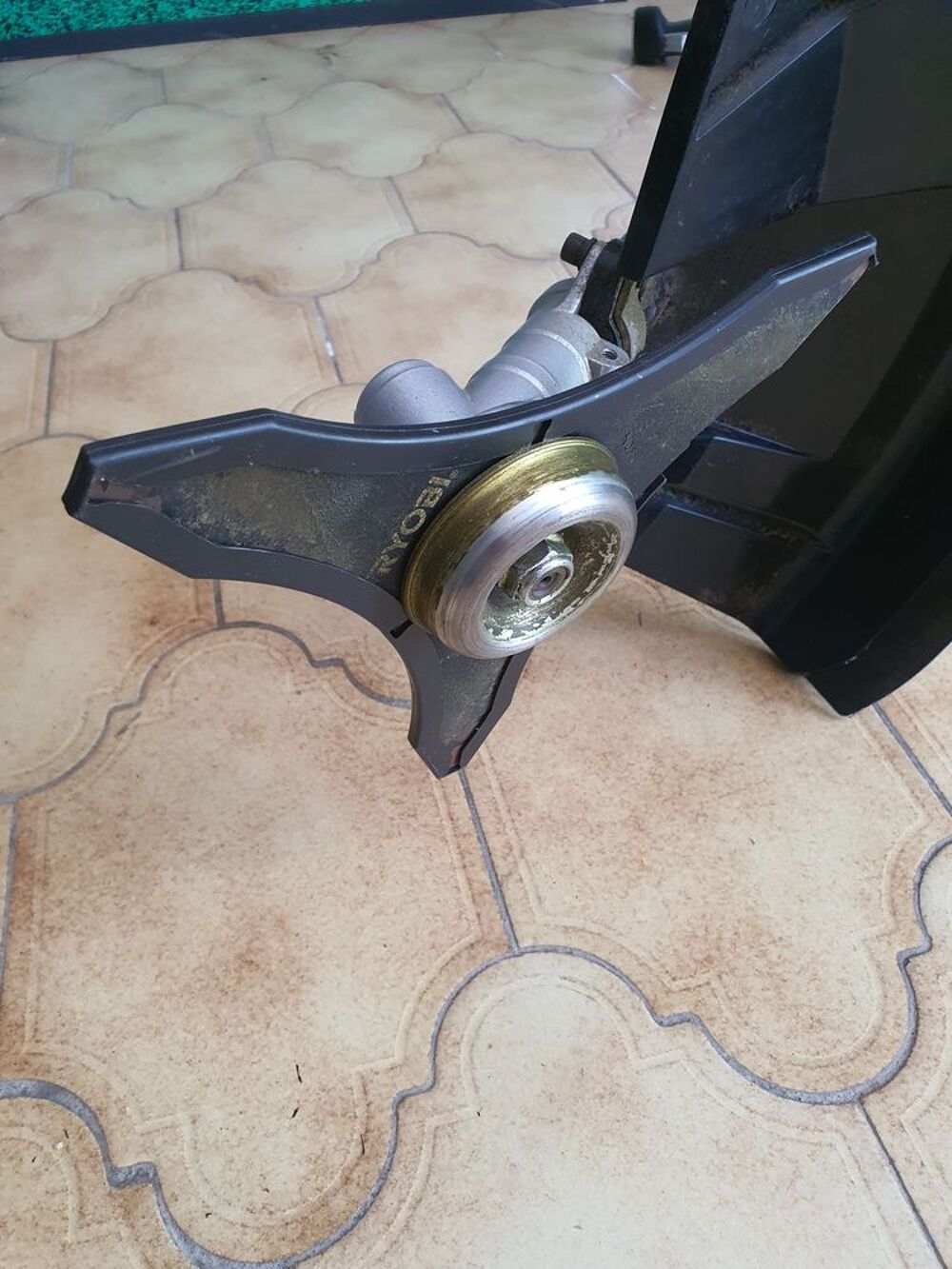 DEBROUSSAILLEUSE THERMIQUE RYOBI RBC42FSBO Jardin