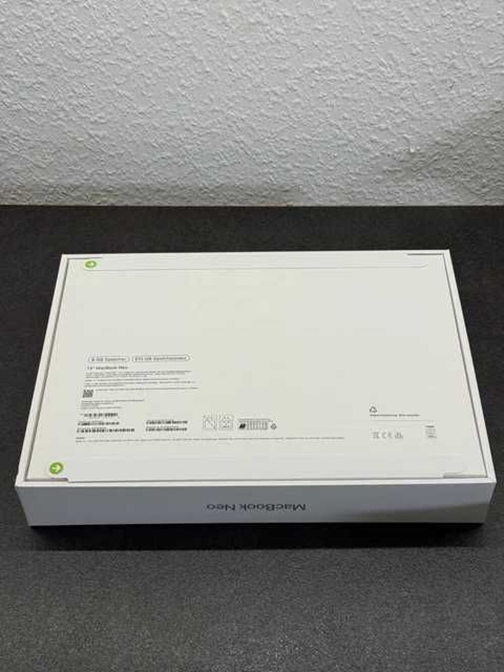 Apple MacBook NEO 512GB Silber NEU Matériel informatique