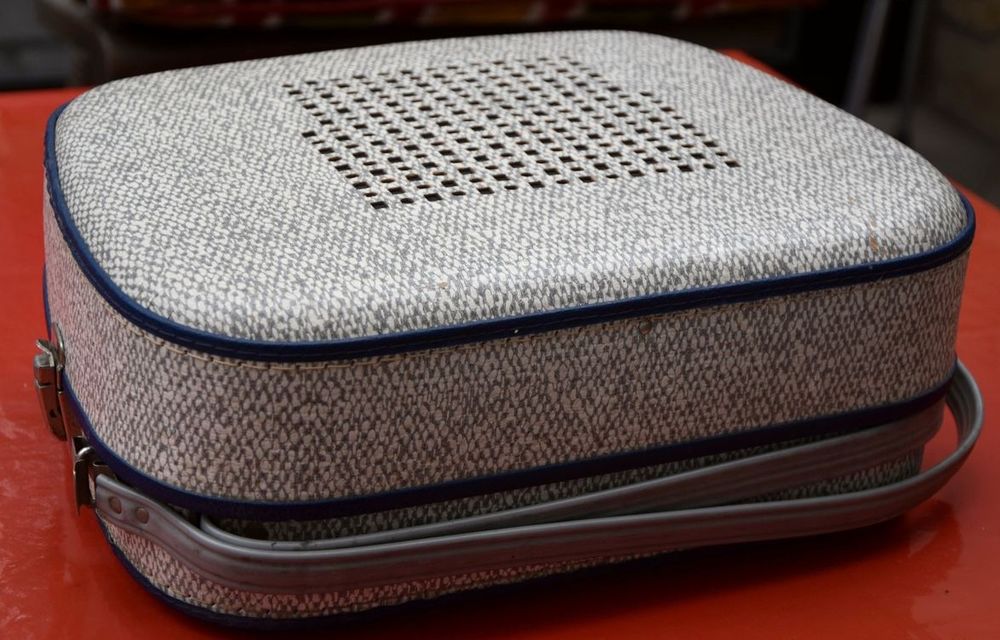 Tourne disque des ann&eacute;es 60, marque TEPPAZ Audio et hifi