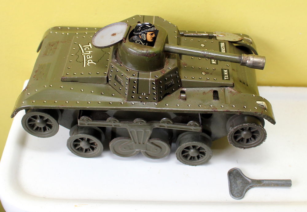Tank jouet t&ocirc;le &agrave; clef JOUSTRA Tchad n&deg;10 vers 1960 Jeux / jouets