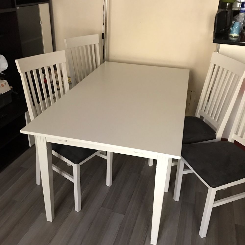 Table blanche bois et 4 chaises Meubles