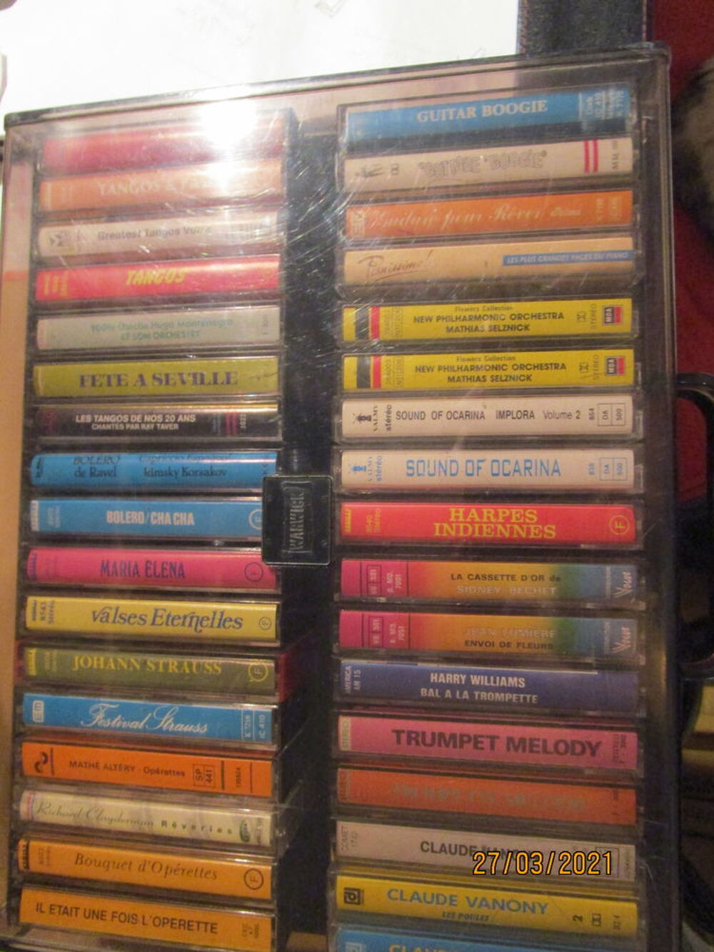 valise de rangement cassettes audio + 34 cassettes CD et vinyles