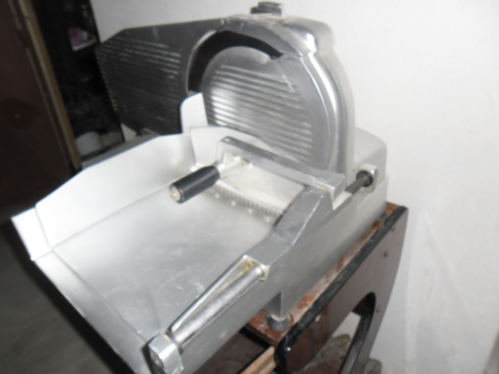 Machjine a jambon Electroménager