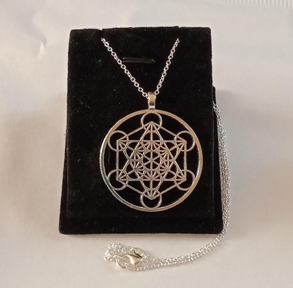 Pendentif archange m&eacute;tatron avec sa cha&icirc;ne en argent Bijoux et montres
