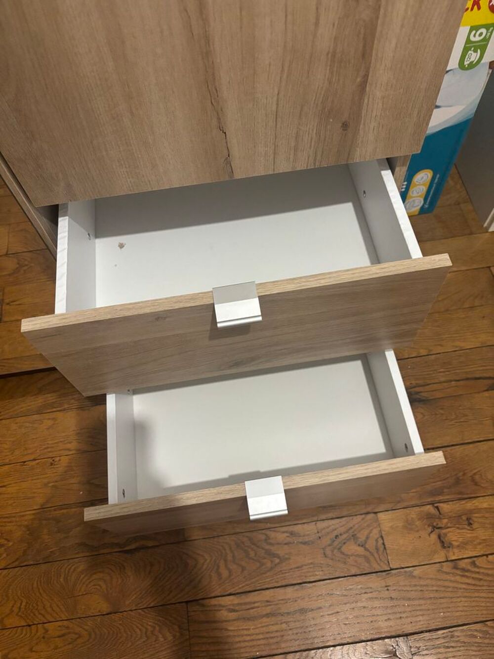 Armoire en tr&egrave;s bon &eacute;tat Meubles