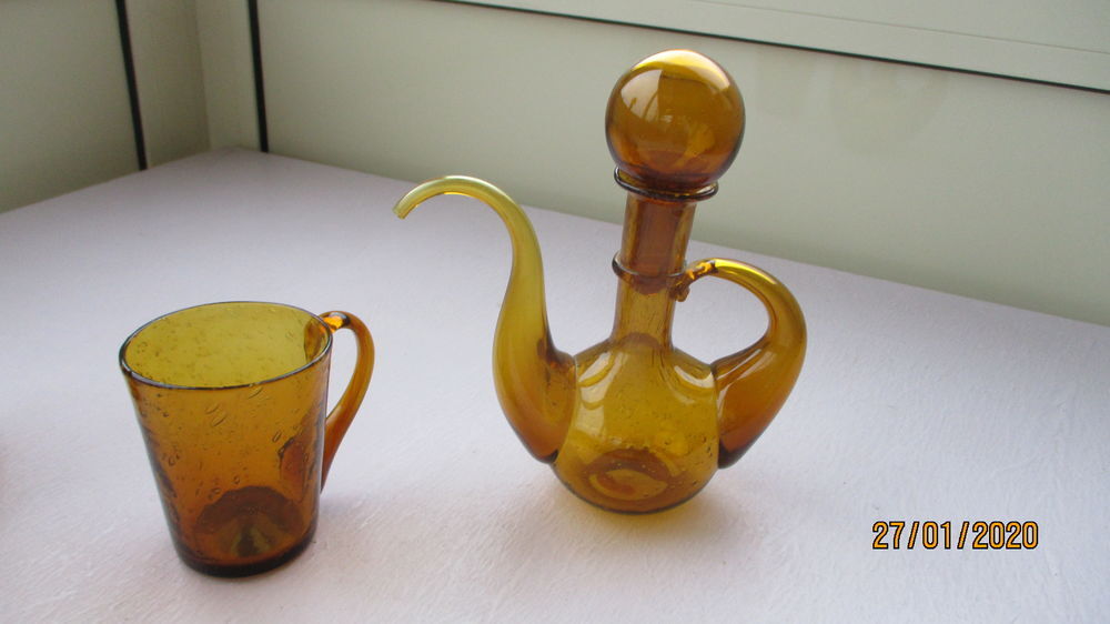 Bouteille +verre +carafe en verre ambr&eacute;, souffl&eacute;, bull&eacute;... Décoration