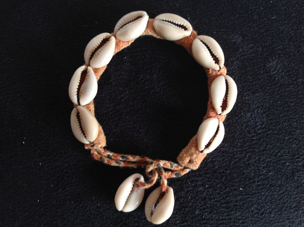 BRACELET COQUILLAGE Envoi Possible
Bijoux et montres