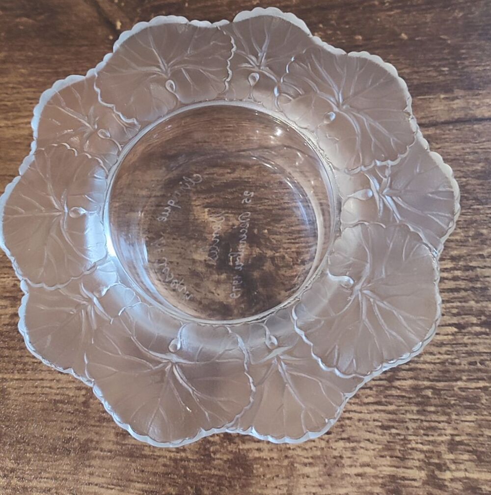 Cendrier cristal Lalique mod&egrave;le "Honfleur" r&eacute;f&eacute;renc&eacute; 