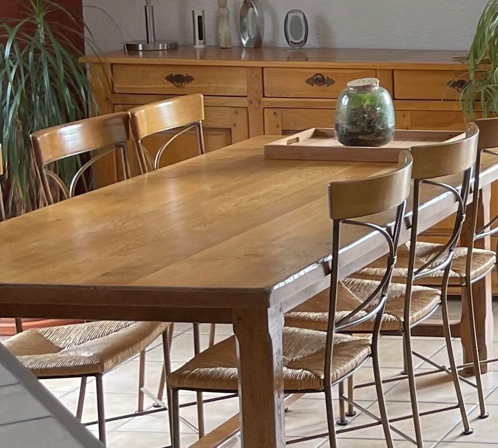 Table salle &agrave; manger ch&ecirc;ne massif et 6 chaises coordonn&eacute;es Meubles
