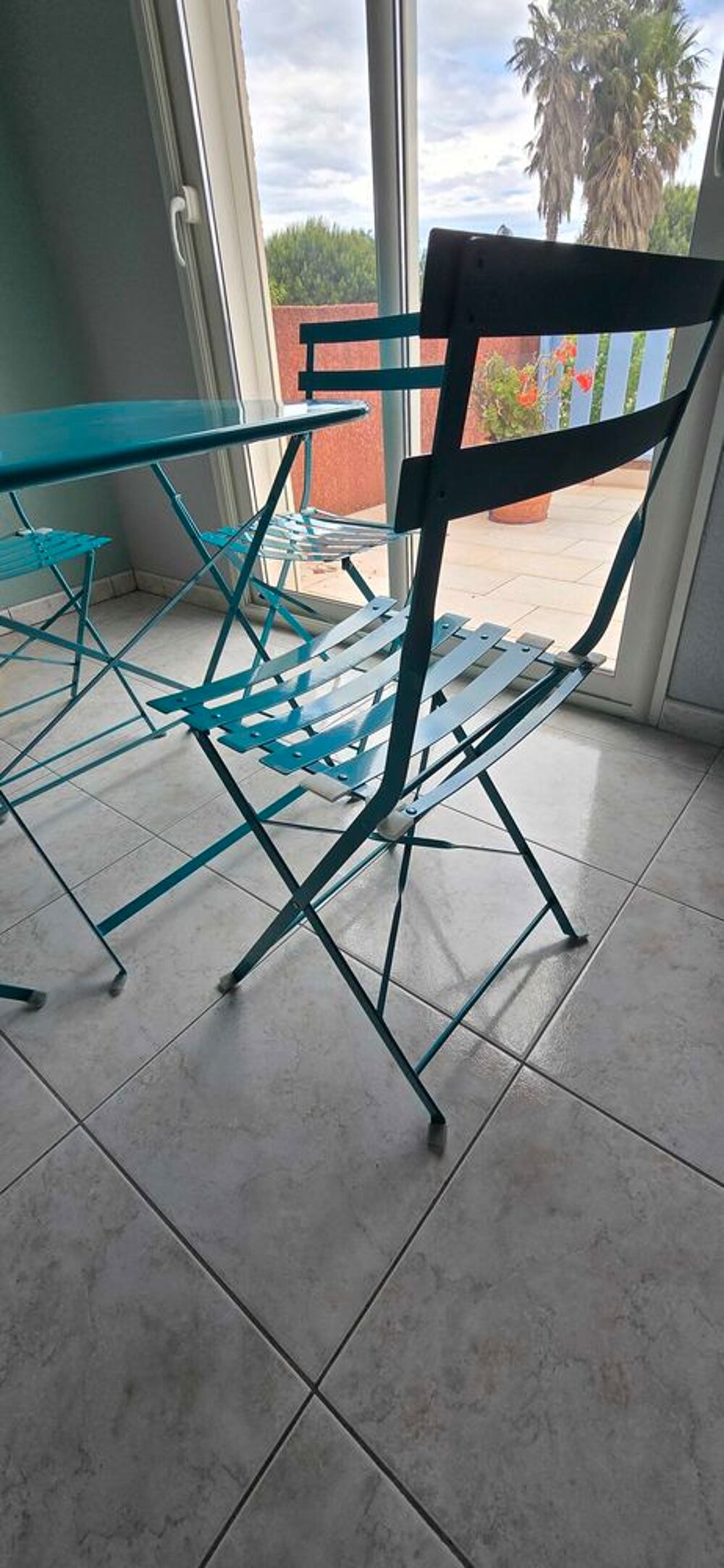 Table bistrot et ses 4 chaises Meubles