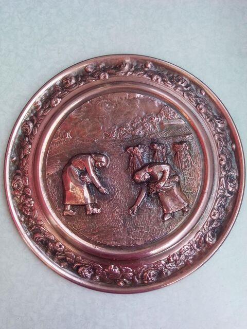 assiette en cuivre les paysannes glaneuses (pas simple t�le) 12 Toul (54)