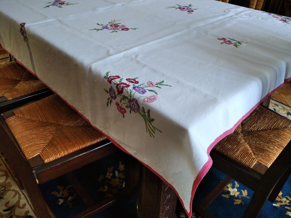 Nappe vintage brod&eacute;e main + 10 serviettes assorties Décoration