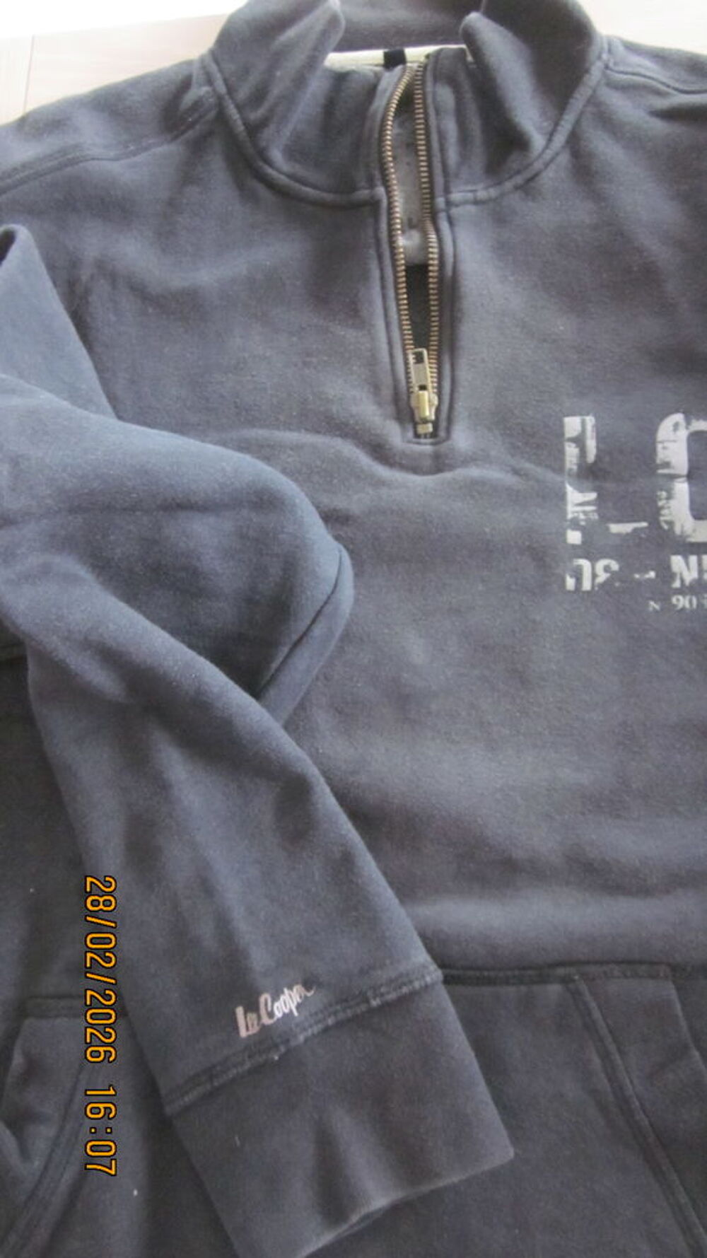 6 SWEAT 2 QUIKSILVER A CAPUCHE ET 2 LEE COOPER TAILLE XL Vêtements
