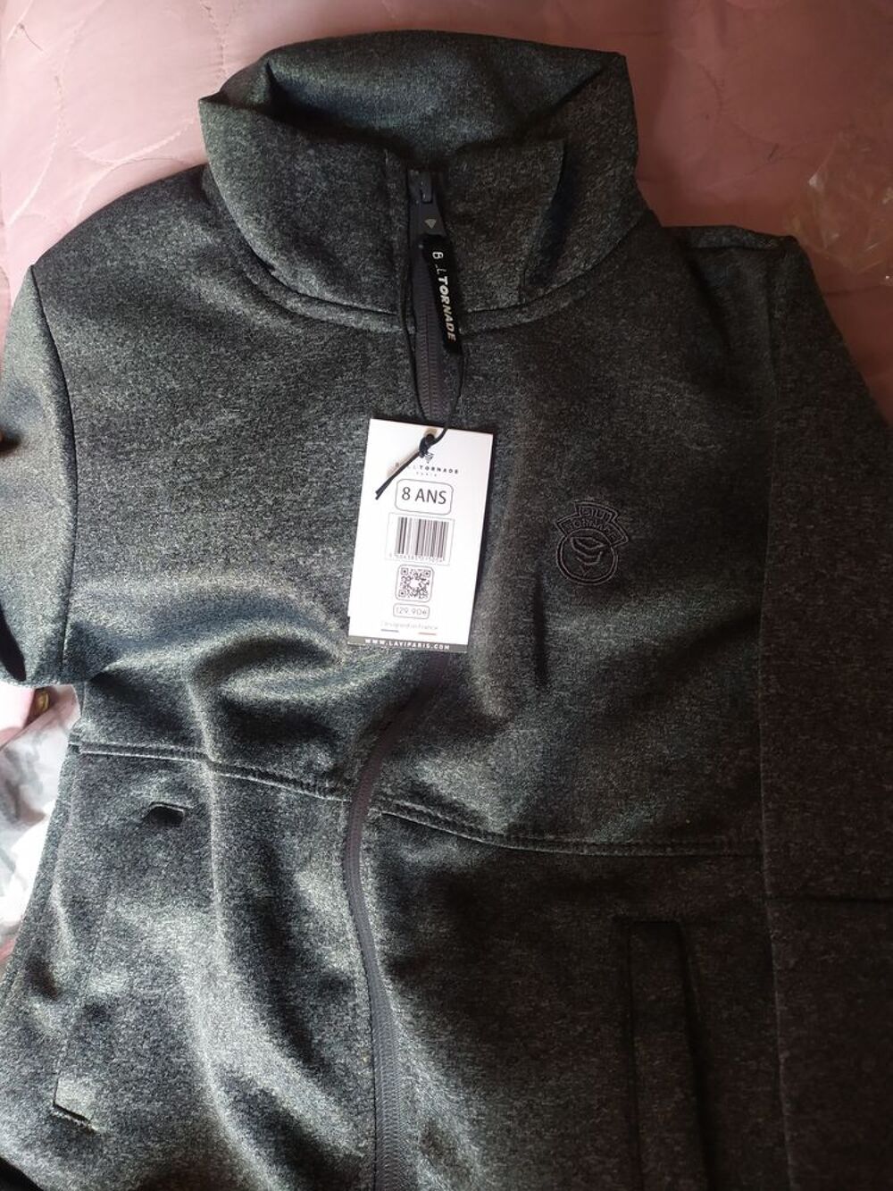 SURVETEMENT DE GRAND MARQUE ACHETE 129 EUROS GRIS
Vtements enfants