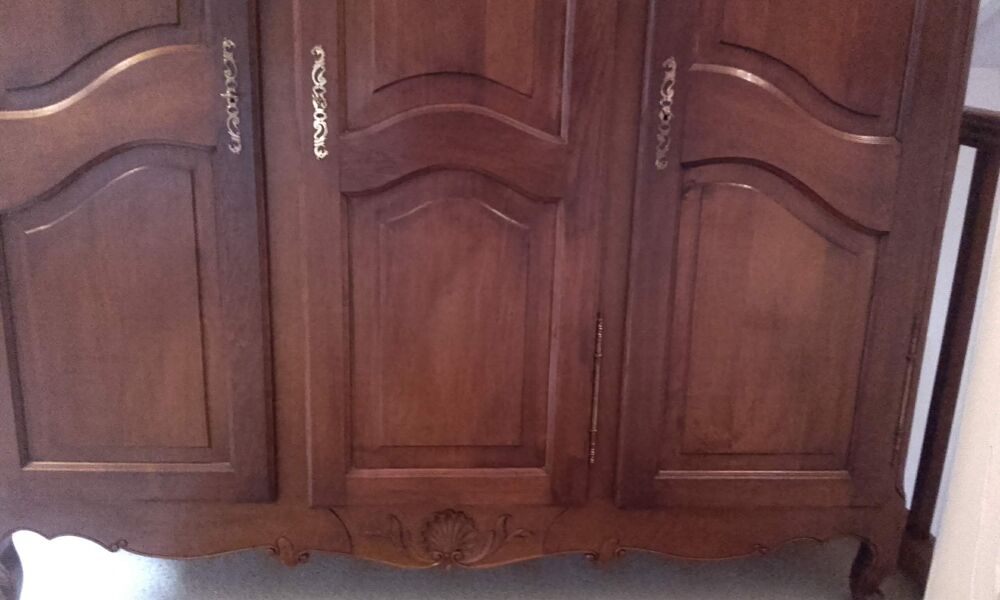 Armoire style Louis xv en ch&ecirc;ne massif Meubles