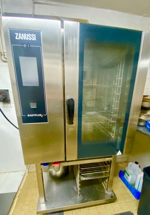 Four mixte professionnel Zanussi EasyPlus �  10 niveaux GN 1/1 �  Triphas� �  avec lavage automatique 3990 Merry-sur-Yonne (89)