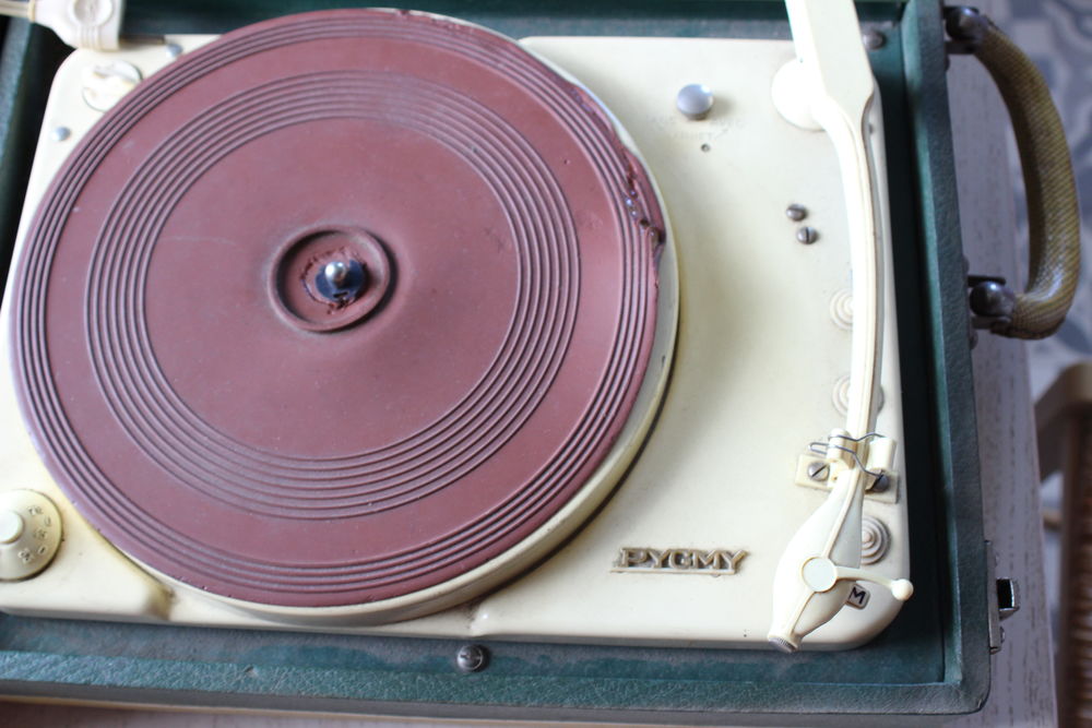 Tourne disque des ann&eacute;es 50 