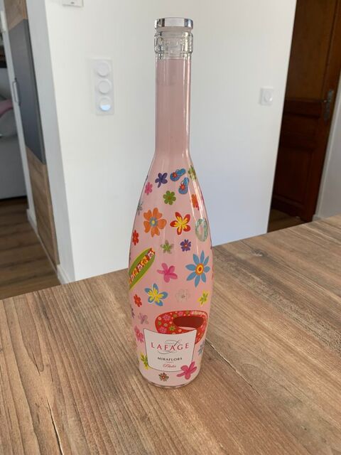 Bouteille décorative motif fleurs     Vin Lafag 5 Saleilles (66)