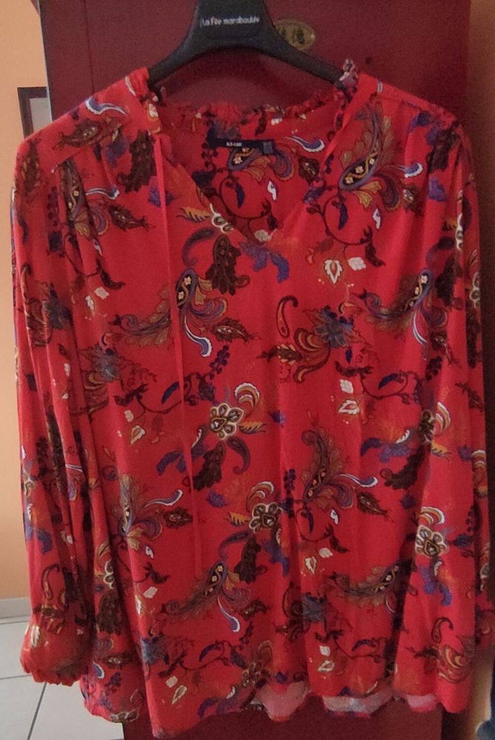 Petit pull rouge fantaisie Vêtements