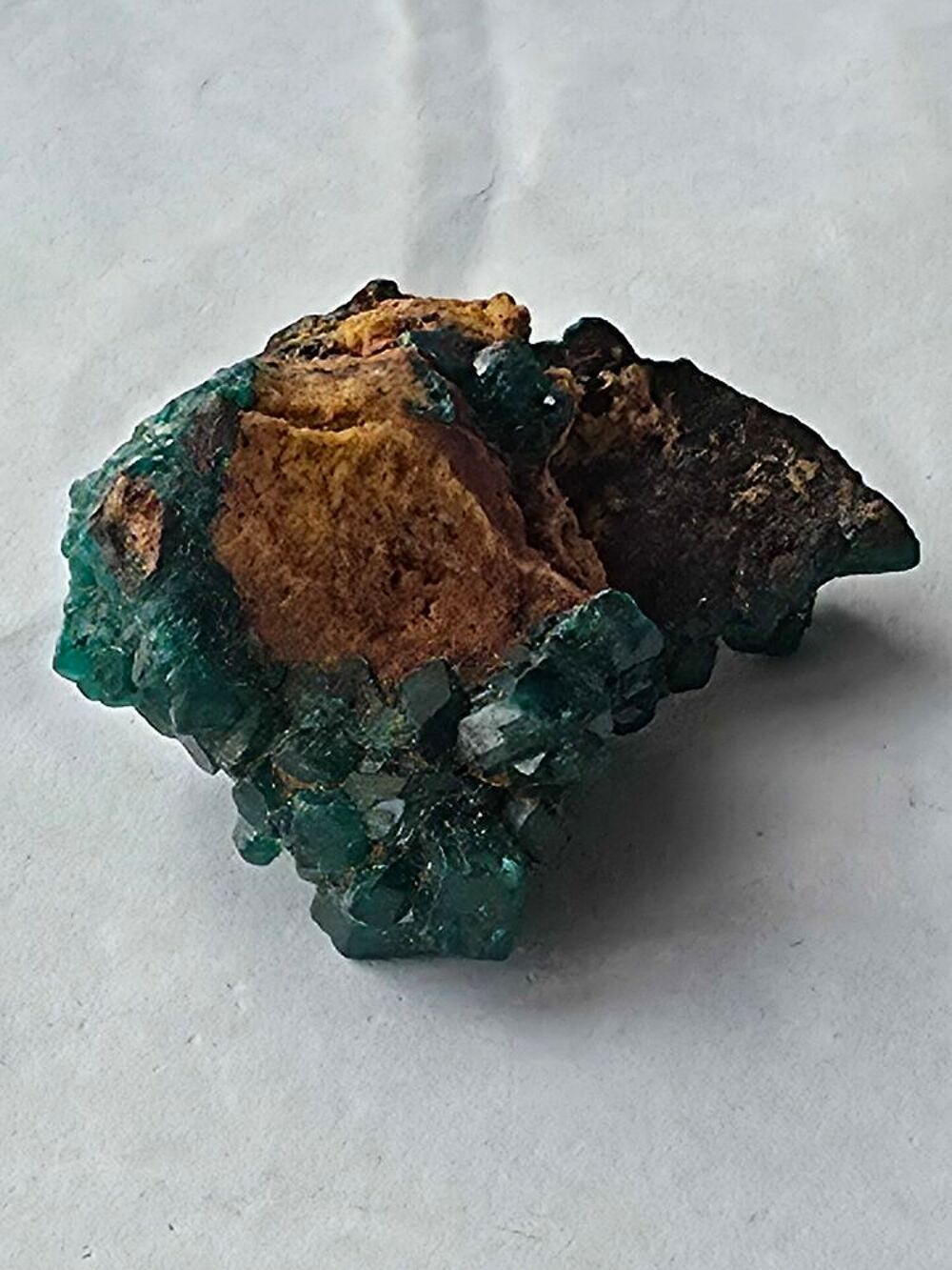 V&eacute;ritable Dioptase sur matrice RDC-Sp&eacute;cimen d'exception 