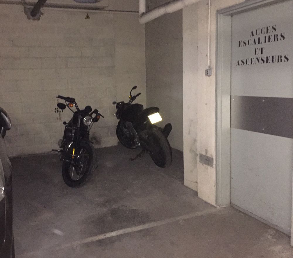 Location Parking/Garage Parking MOTOS + vélos couvert sécurisé ? eau + électricité Rueil-malmaison