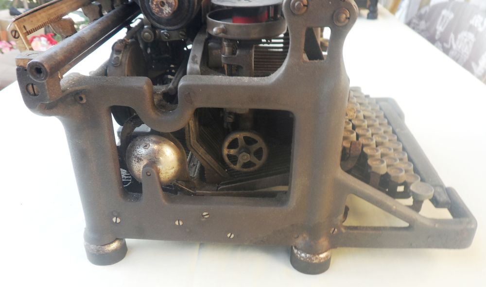 Machine &agrave; &eacute;crire UNDERWOOD en bon &eacute;tat n&deg;de s&eacute;rie 2082096 -5 
