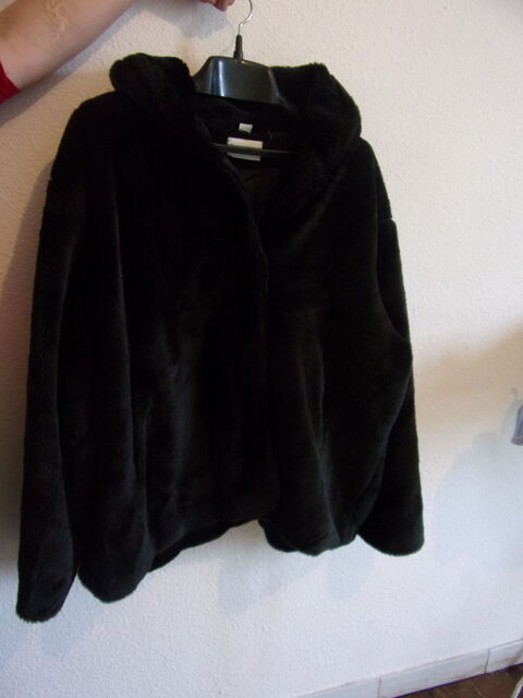 veste noire fausse fourrure , etat impeccable, grande 25 Saint-Hilaire (11)
