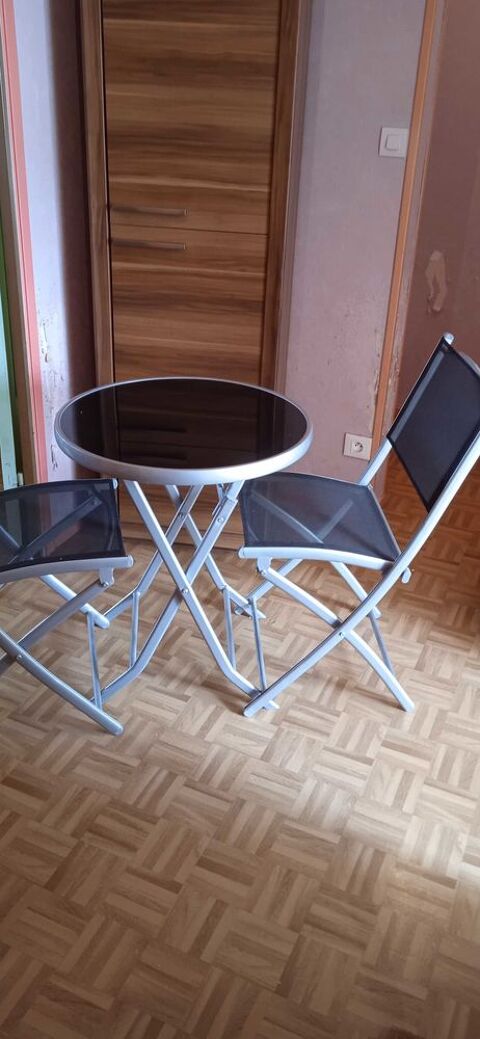 Table balcon pliable acier couleur noir Dimensions diamètre 56à-56cm hauteur 60cm à  récupérer sur place Wasselonne (67)