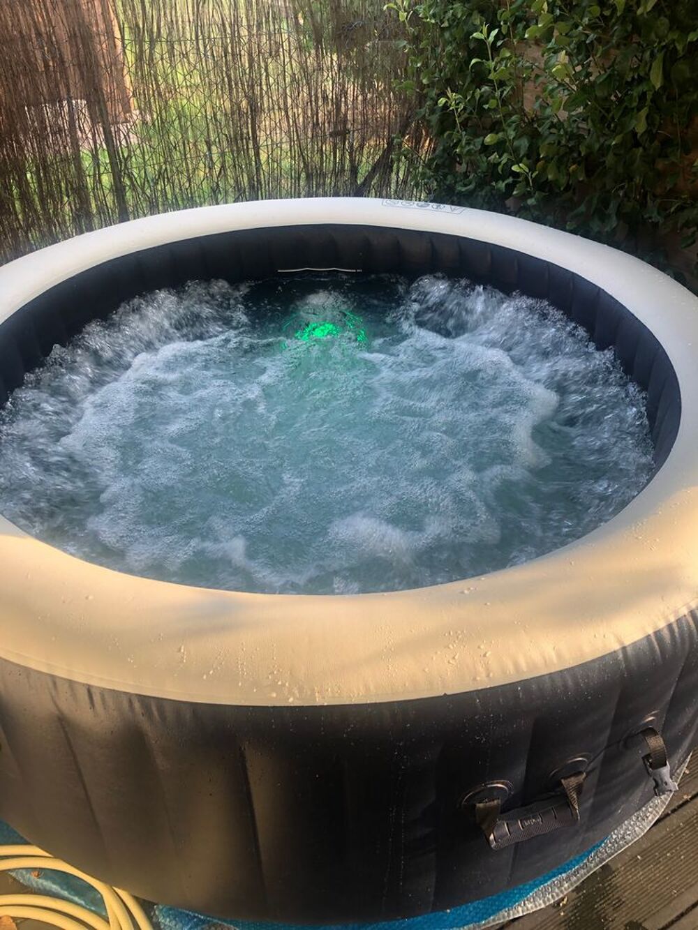Jacuzzi Intex 4 personnes &eacute;tat neuf servit 2X Sports