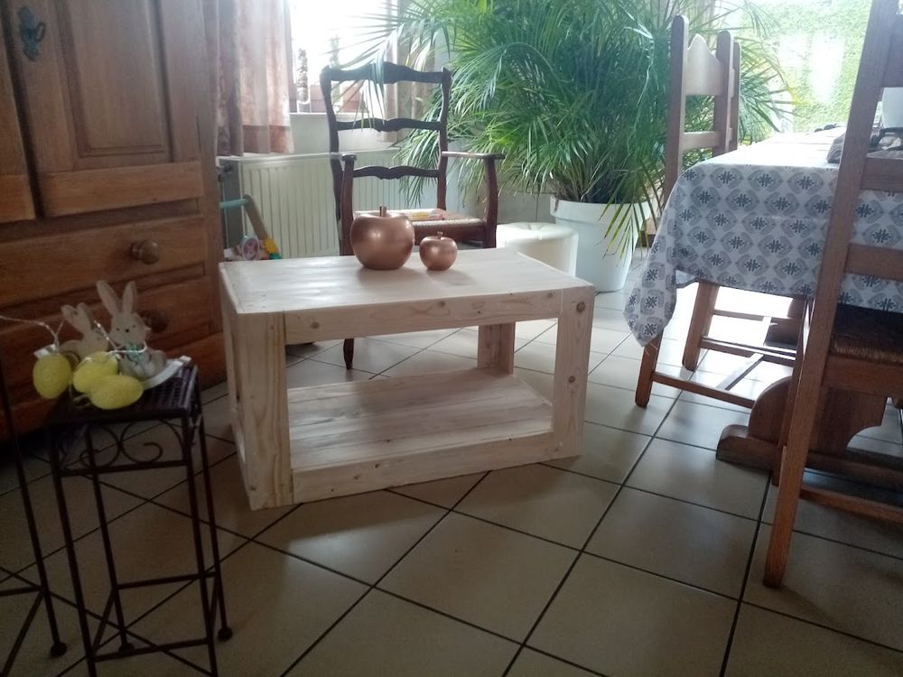 Table de jardin. Meubles