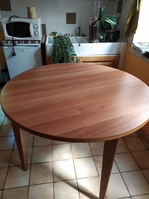 Table ronde + rallonge en htre + nombreuses nappes 300 Objat (19)