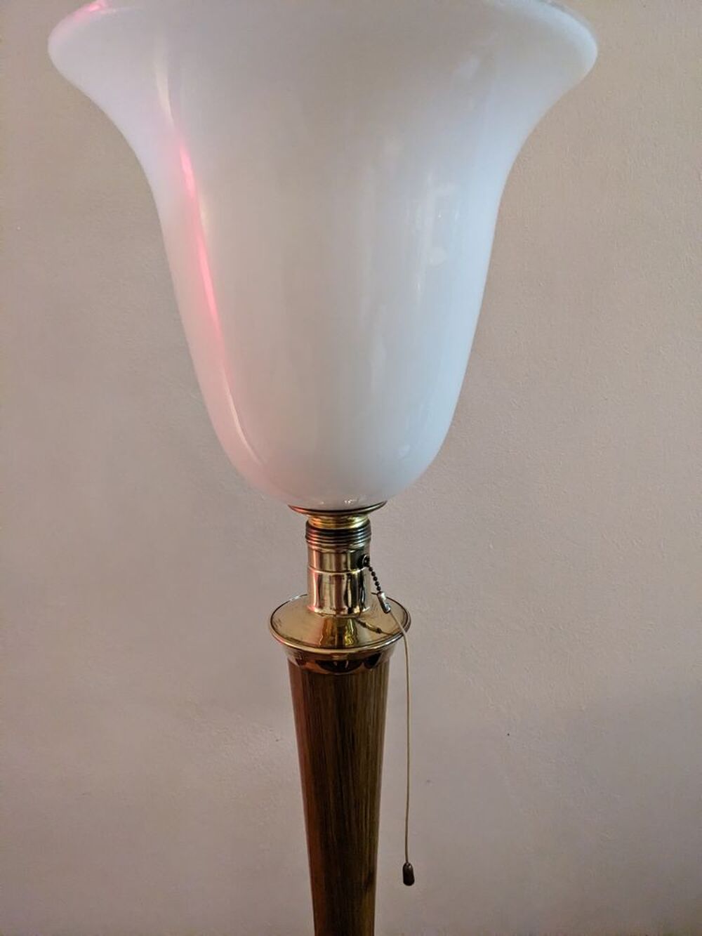 Belle lampe art d&eacute;co MAZDA COULEUR TECK avec tulipe en opali Décoration