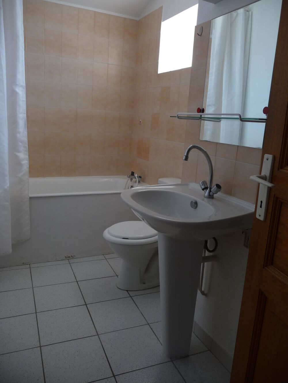 Location Appartement STUDIO NON MEUBLÉ - 30 M² Mâcon