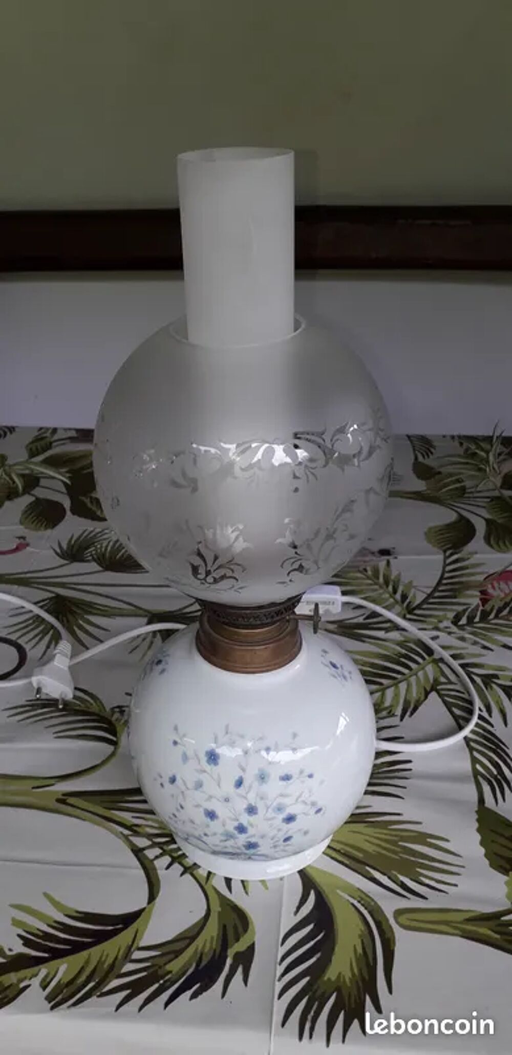 Lampe en porcelaine LYS ROYAL Décoration