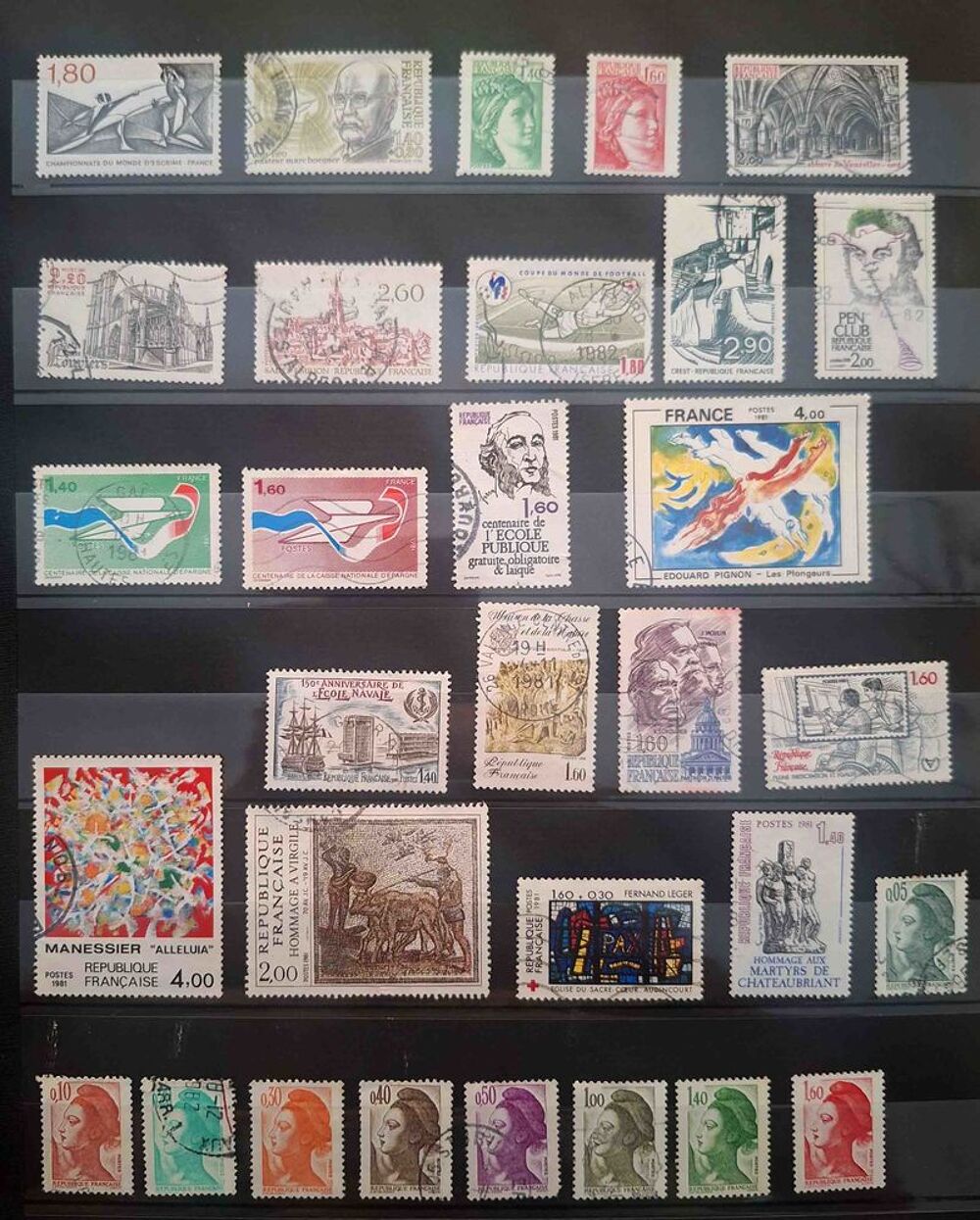 S&eacute;rie de timbres de collection de France E 
