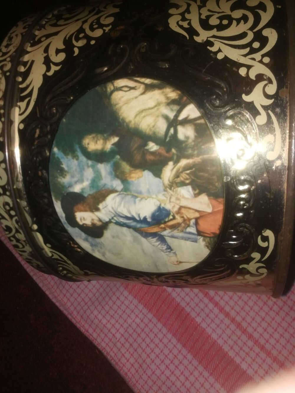 Bo&icirc;te en t&ocirc;le s&eacute;rigraphi&eacute;e Décoration
