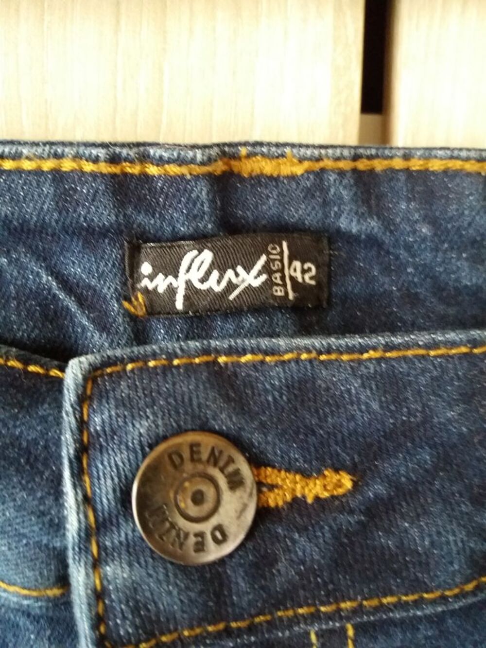 Jupe en jean couleur brut marque influx taille 42 Vtements