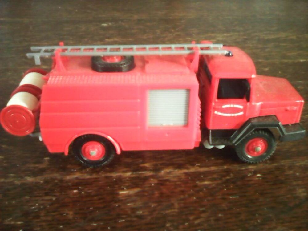 Camion de Pompier Iveco Mod&egrave;le r&eacute;duit Solido 