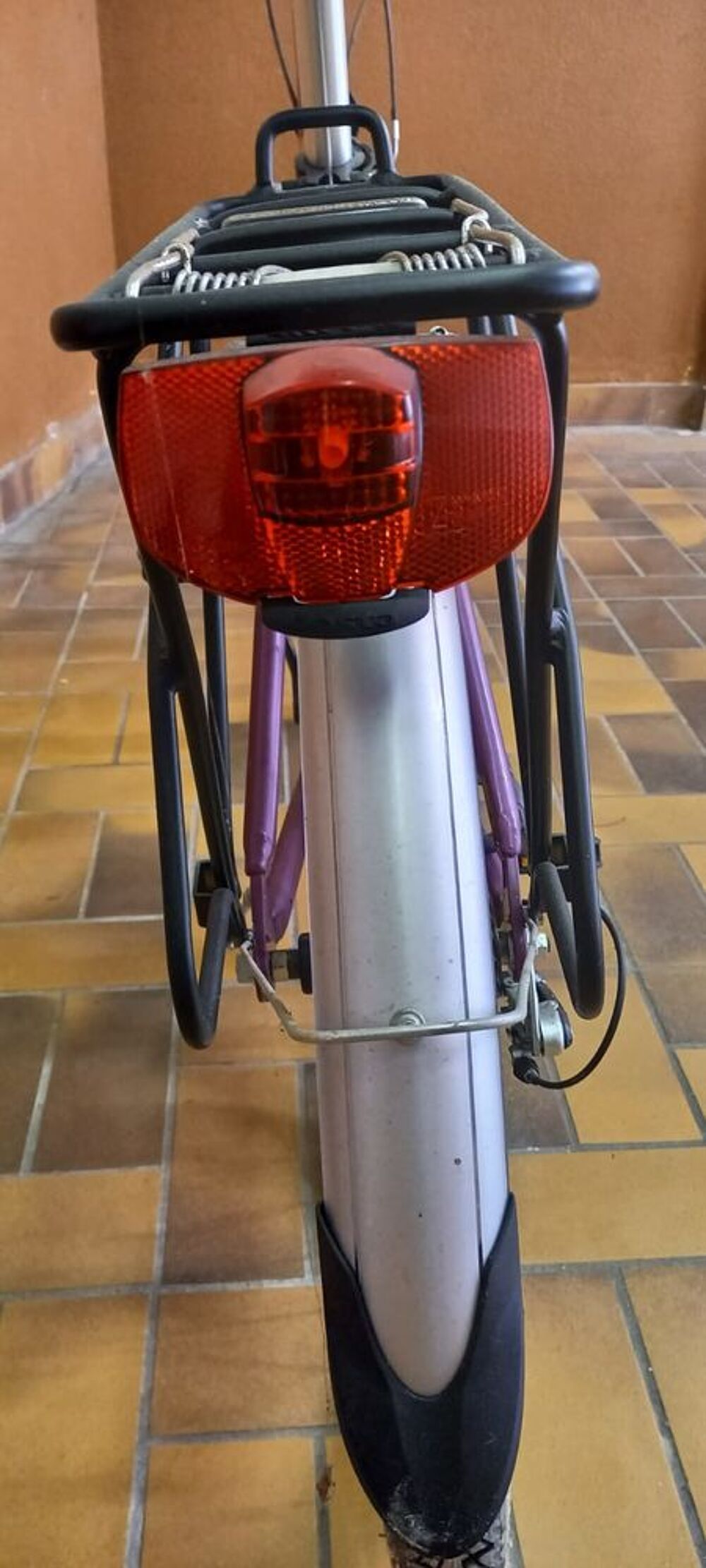 2 v&eacute;los de ville marque GITANE 
Vélos