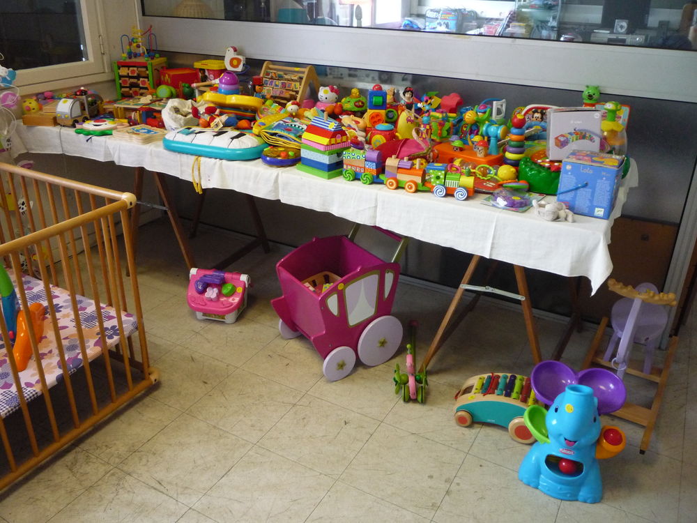Pu&eacute;riculture/v&ecirc;tement enfant/b&eacute;b&eacute;/lit/parc/chambre/armoire Puériculture