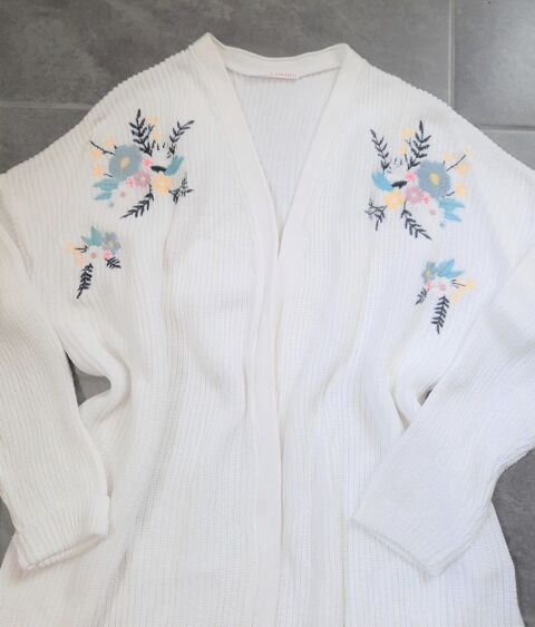 Gilet long blanc motif fleurs L 70  cm - Camaieu T 40 - 42 10 Domart-en-Ponthieu (80)