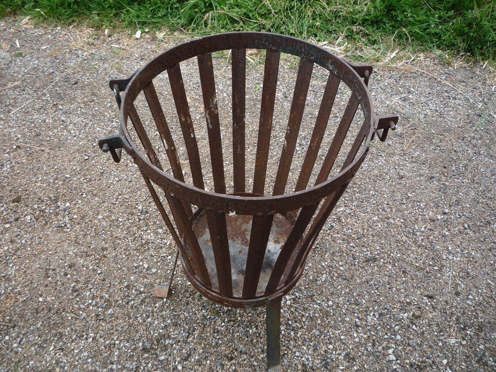 Brasero/porte vase/fer
Jardin