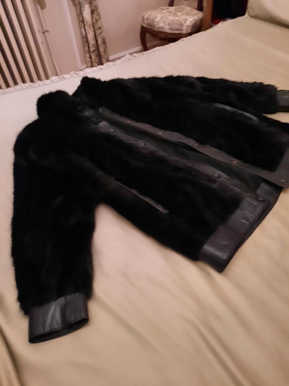 Veste femme fourrure et cuir noir Vêtements