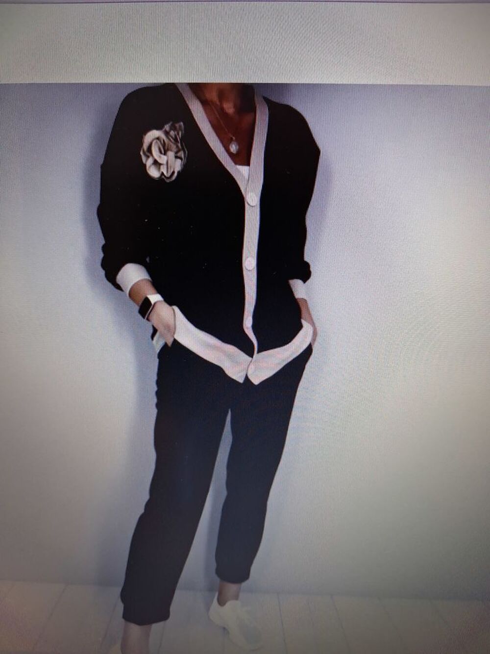 Deux ensemble femme haut V et pantalon taille haute XL. Vêtements