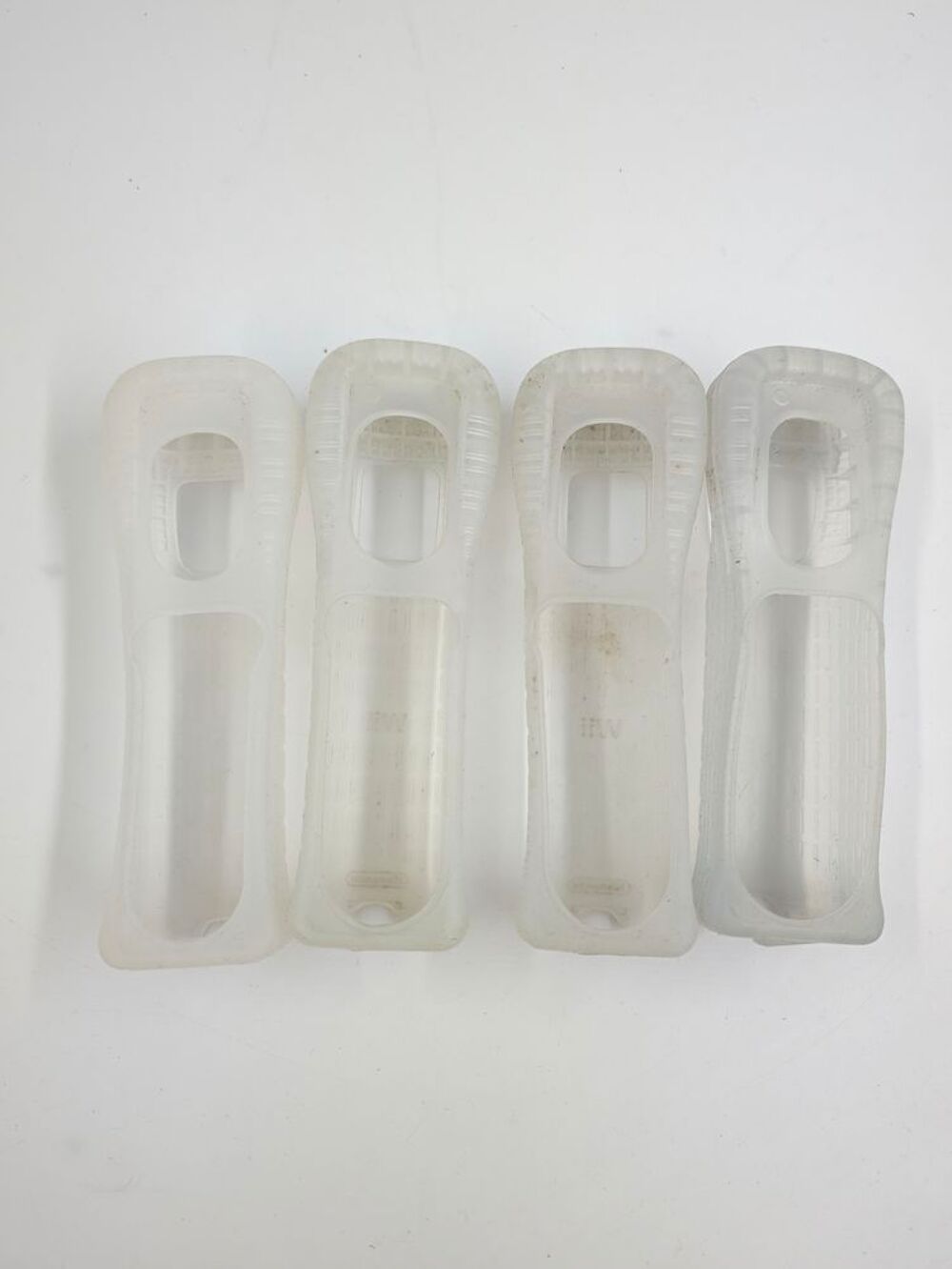 Lot d'accessoires Nintendo Wii 4 protections pour manettes Consoles et jeux vidéos
